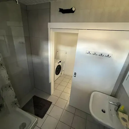 Haus Mit 6 Zimmern, 2 Parkplaetzen Naehe Alzey Appartement