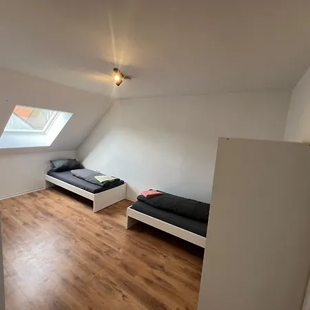Haus Mit 6 Zimmern, 2 Parkplaetzen Naehe Alzey Appartement *